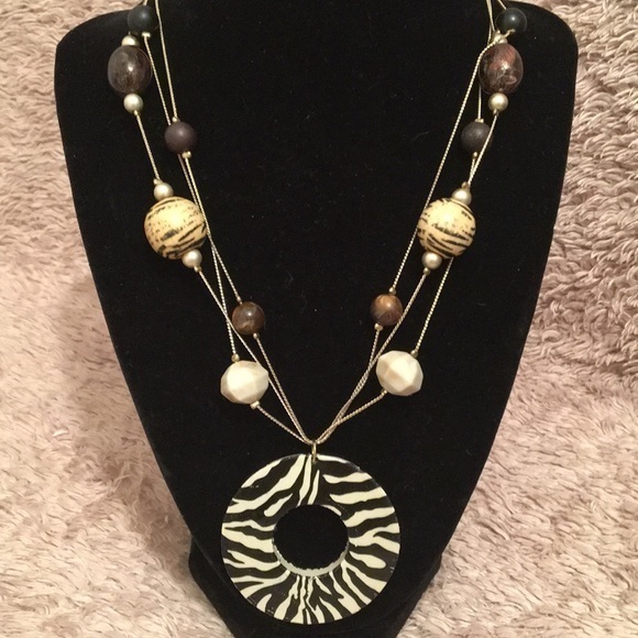 ZEBRA STRIPE Beaded Necklace - Picture 1 of 4